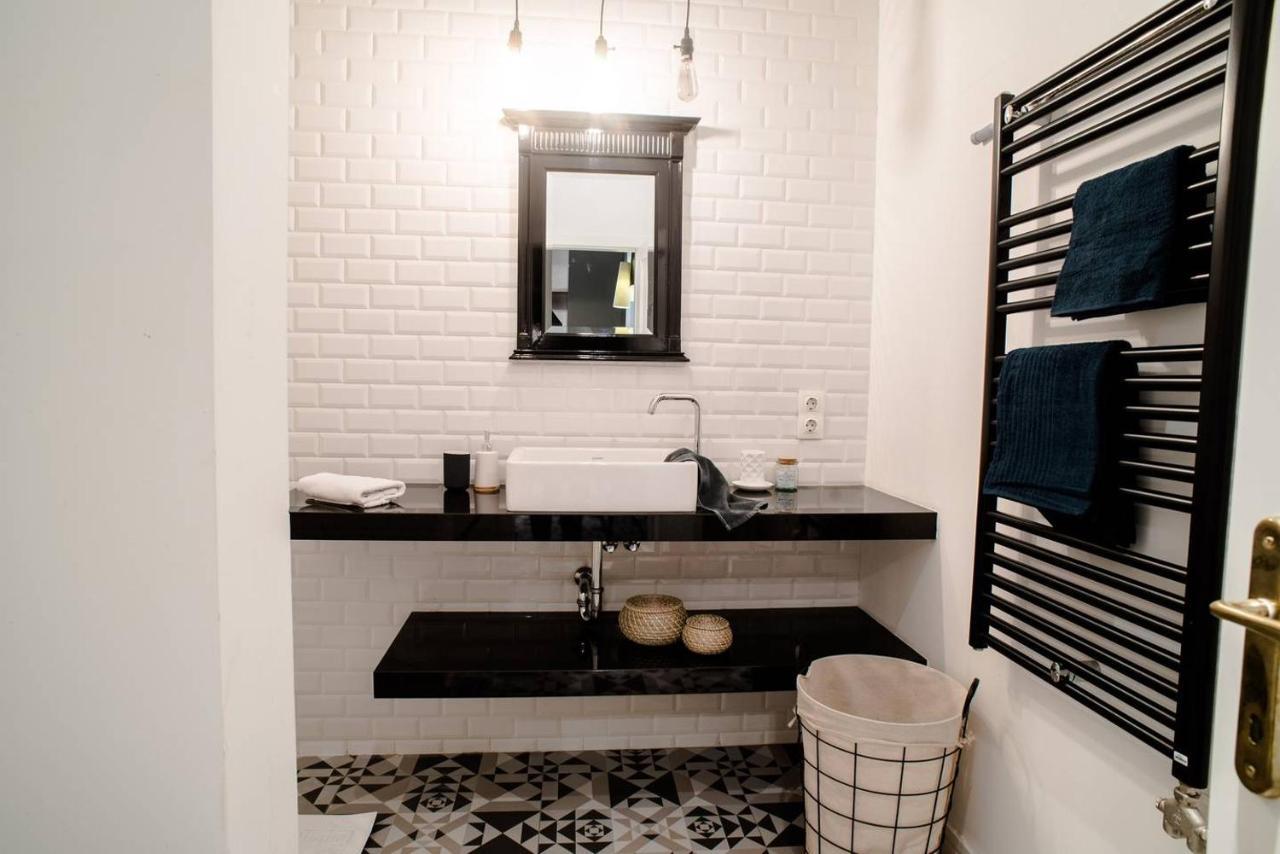 Stunning New Near Basilica Apartman