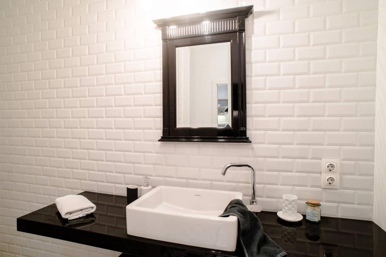 Stunning New Near Basilica Apartman